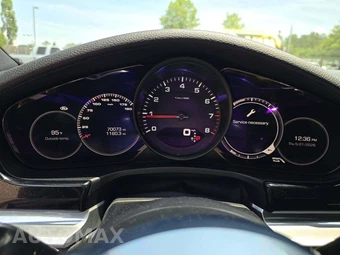 2018 Porsche Panamera 4 – miniatura 9