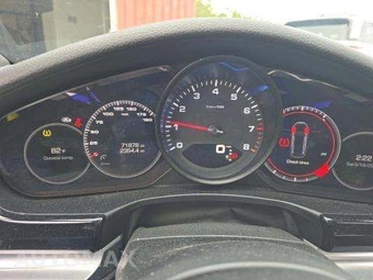 2018 Porsche Panamera 4 – miniatura 10
