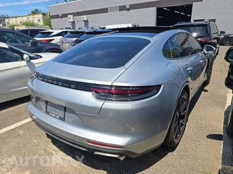 2018 Porsche Panamera 4 - miniatura 3