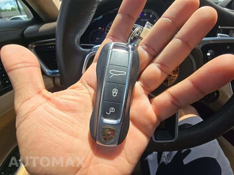 2018 Porsche Panamera Turbo – miniatura 5