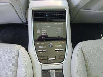 2018 Porsche Panamera Turbo – miniatura 28