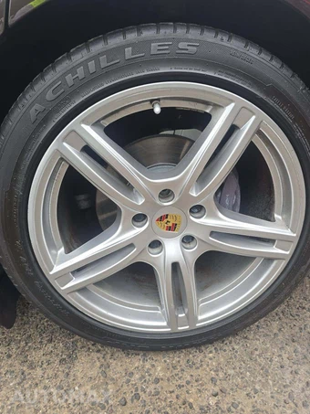 2018 Porsche Panamera – miniatura 22