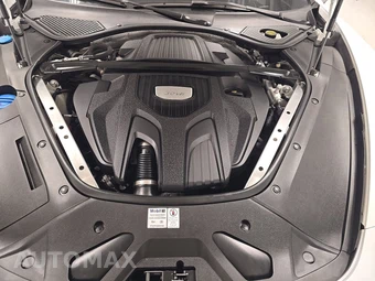 2018 Porsche Panamera – miniatura 15