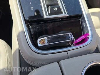 2018 Porsche Panamera – miniatura 8