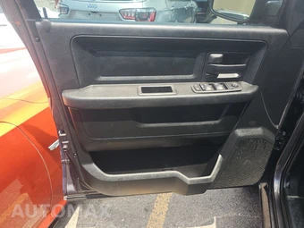 2018 Ram 1500 Express Crew Cab Short Bed – miniatura 9
