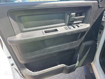 2018 Ram 1500 Express Crew Cab Short Bed – miniatura 9