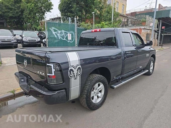 2018 Ram 1500 Express Extended Cab Medium Bed - miniatura 3