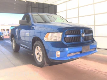 2018 Ram 1500 Express Regular Cab Medium Bed - miniatura 3