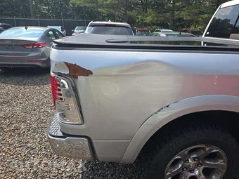 2018 Ram 1500 Laramie Crew Cab Medium Bed - miniatura 25