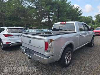 2018 Ram 1500 Laramie Crew Cab Medium Bed - miniatura 3