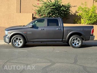 2018 Ram 1500 Laramie Crew Cab Short Bed - miniatura 3