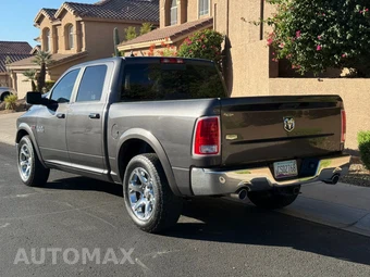 2018 Ram 1500 Laramie Crew Cab Short Bed - miniatura 4