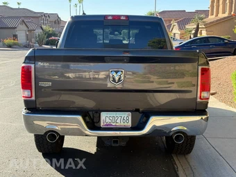 2018 Ram 1500 Laramie Crew Cab Short Bed - miniatura 5