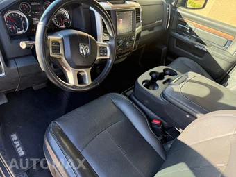 2018 Ram 1500 Laramie Crew Cab Short Bed - miniatura 7