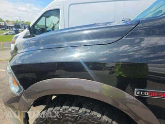 2018 Ram 1500 Laramie Crew Cab Short Bed - miniatura 4