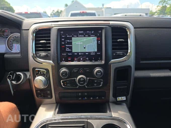 2018 Ram 1500 Laramie Crew Cab Short Bed - miniatura 10