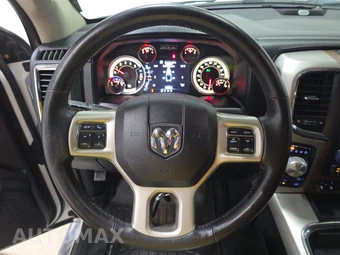 2018 Ram 1500 Laramie Crew Cab Short Bed - miniatura 10