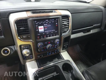 2018 Ram 1500 Laramie Crew Cab Short Bed - miniatura 11
