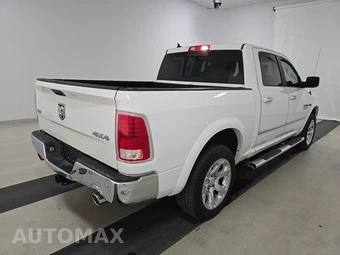 2018 Ram 1500 Laramie Crew Cab Short Bed - miniatura 4