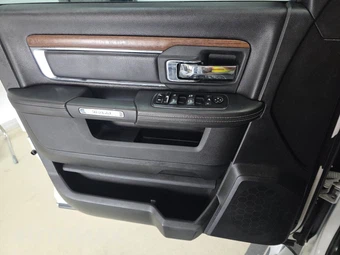 2018 Ram 1500 Laramie Crew Cab Short Bed - miniatura 9