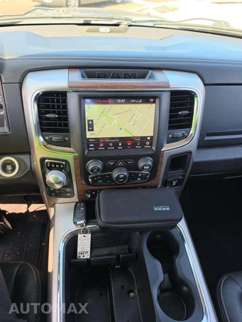 2018 Ram 1500 Laramie Crew Cab Short Bed - miniatura 10