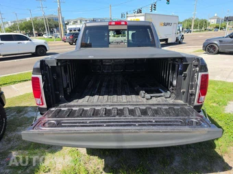 2018 Ram 1500 Laramie Crew Cab Short Bed - miniatura 14