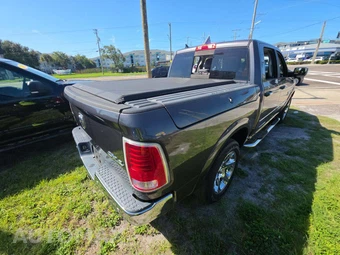 2018 Ram 1500 Laramie Crew Cab Short Bed - miniatura 3