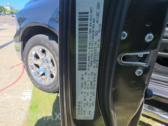 2018 Ram 1500 Laramie Crew Cab Short Bed - miniatura 5