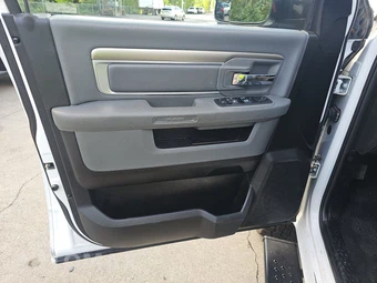 2018 Ram 1500 Outdoorsman Crew Cab Medium Bed – miniatura 9