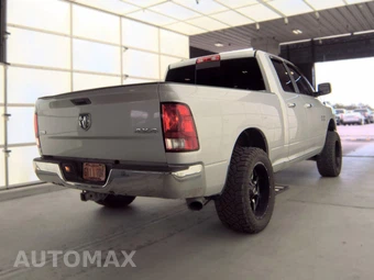 2018 Ram 1500 SLT Extended Cab Medium Bed - miniatura 4