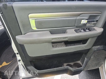 2018 Ram 1500 SLT Extended Cab Medium Bed - miniatura 9