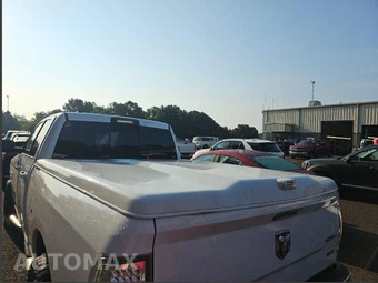2018 Ram 1500 SLT Extended Cab Medium Bed – miniatura 4