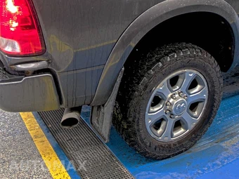 2018 Ram 2500 Big Horn Crew Cab Medium Bed - miniatura 9