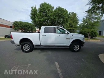 2018 Ram 2500 Laramie Crew Cab Medium Bed - miniatura 4