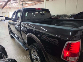 2018 Ram 2500 Laramie Crew Cab Medium Bed - miniatura 2