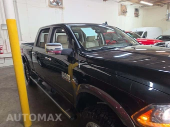 2018 Ram 2500 Laramie Crew Cab Medium Bed - miniatura 4