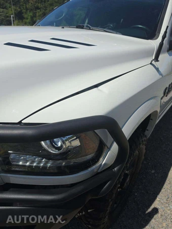 2018 Ram 2500 Laramie Crew Cab Medium Bed - miniatura 19