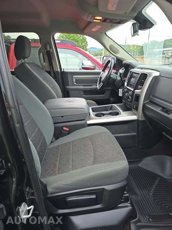 2018 Ram 3500 Big Horn Crew Cab Medium Bed - miniatura 18