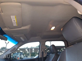 2018 Ram 3500 Cab Chassis Tradesman Crew Cab DRW - miniatura 17