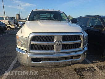 2018 Ram 3500 Cab Chassis Tradesman Regular Cab 14K GVWR DRW - miniatura 2