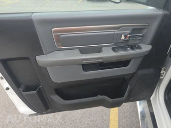 2018 Ram 3500 Cab Chassis Tradesman Regular Cab DRW – miniatura 9