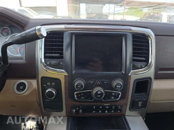 2018 Ram 3500 Laramie Crew Cab Long Bed DRW - miniatura 10