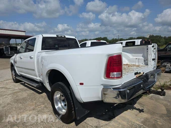 2018 Ram 3500 Laramie Crew Cab Long Bed DRW - miniatura 2