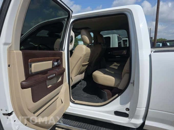 2018 Ram 3500 Laramie Crew Cab Long Bed DRW - miniatura 8