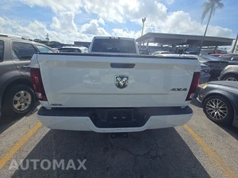 2018 Ram 3500 Laramie Crew Cab Long Bed DRW - miniatura 5