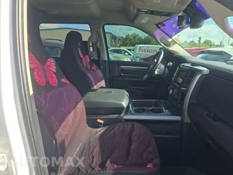 2018 Ram 3500 Laramie Crew Cab Long Bed DRW - miniatura 8