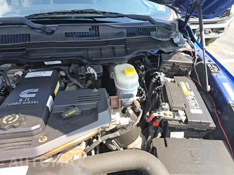 2018 Ram 3500 Laramie Crew Cab Medium Bed – miniatura 25
