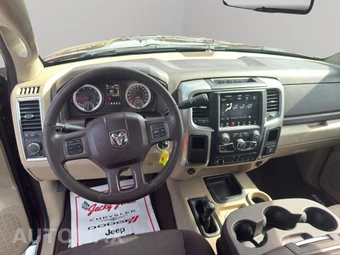 2018 Ram 5500 Cab Chassis SLT Regular Cab DRW - miniatura 17
