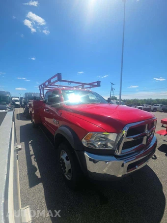 2018 Ram 5500 Cab Chassis Tradesman Crew Cab DRW – miniatura 4