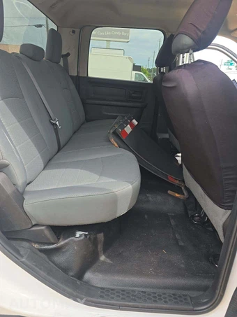 2018 Ram 5500 Cab Chassis Tradesman Crew Cab DRW – miniatura 13